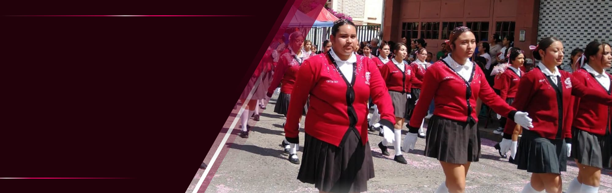 CBTis 147 presente en magno Desfile